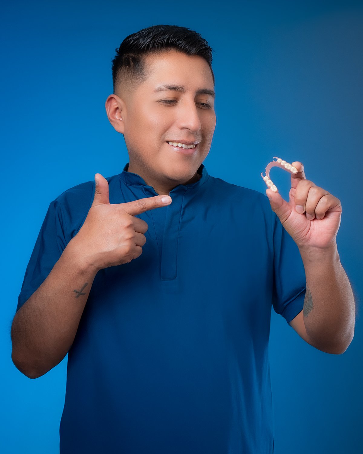 Dr. Rudy Rocha y su clínica